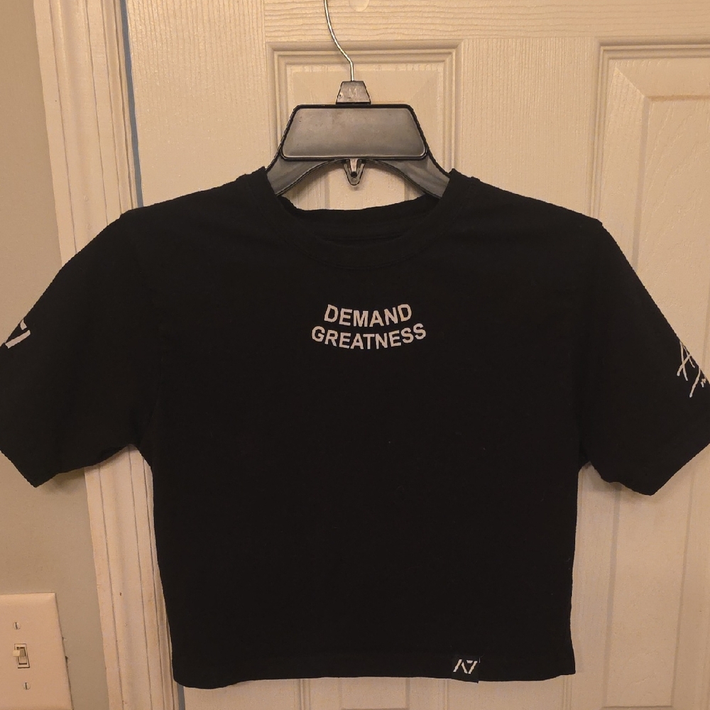 A7 Demand Greatnessr Black Crop Tee